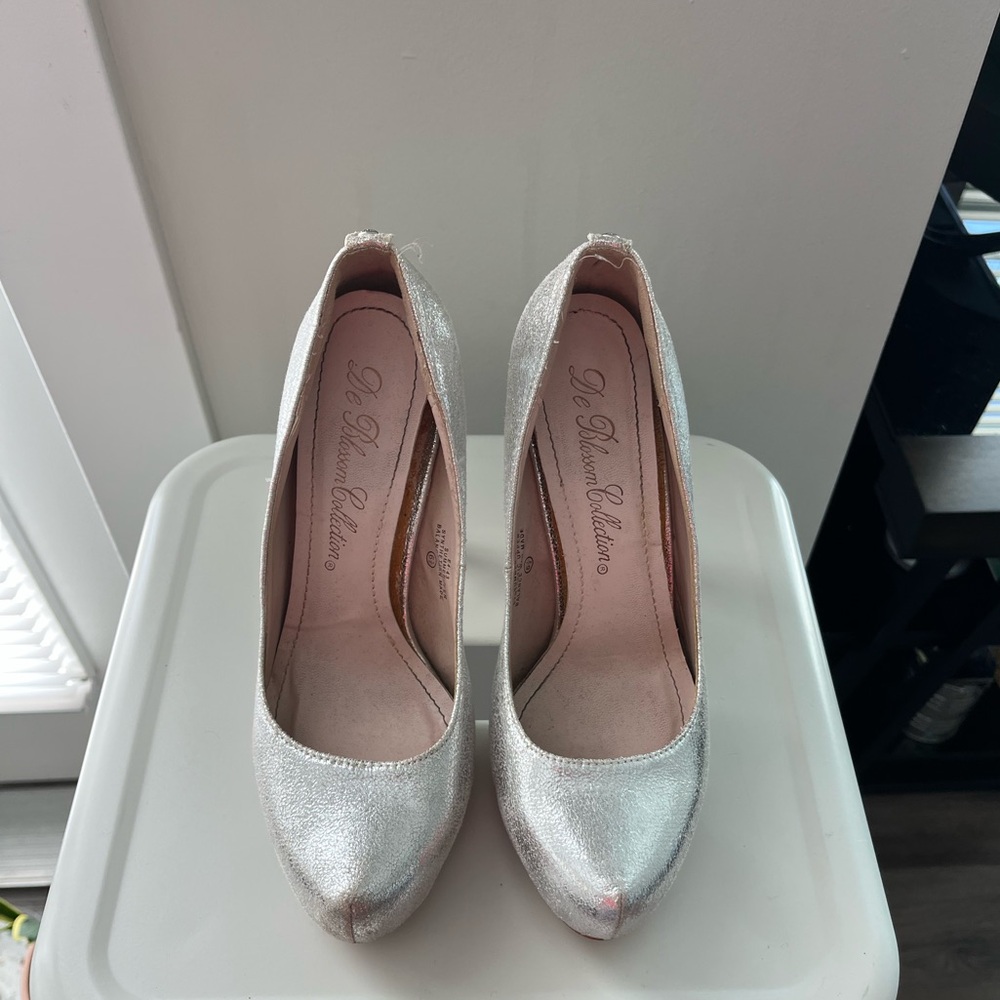 Silver heels - Picture 2 of 4